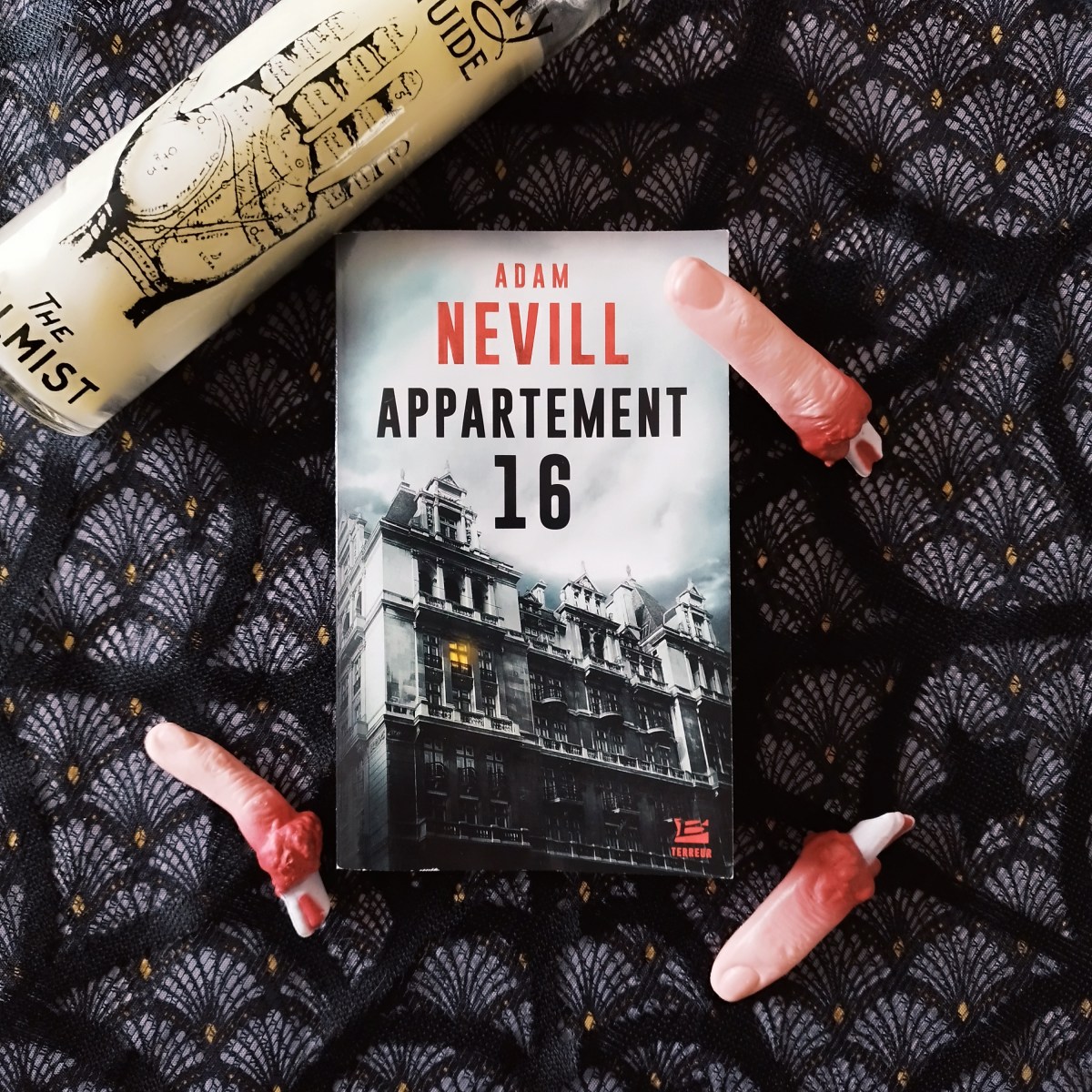 Adam Nevill, Appartement&nbsp;16